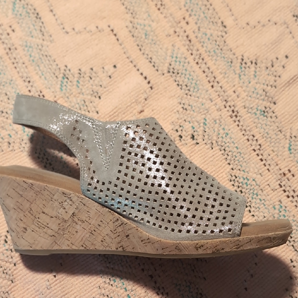 Rockport Briah Perforated Sandals Wedge Slingback Shiny Beige Size 5.5